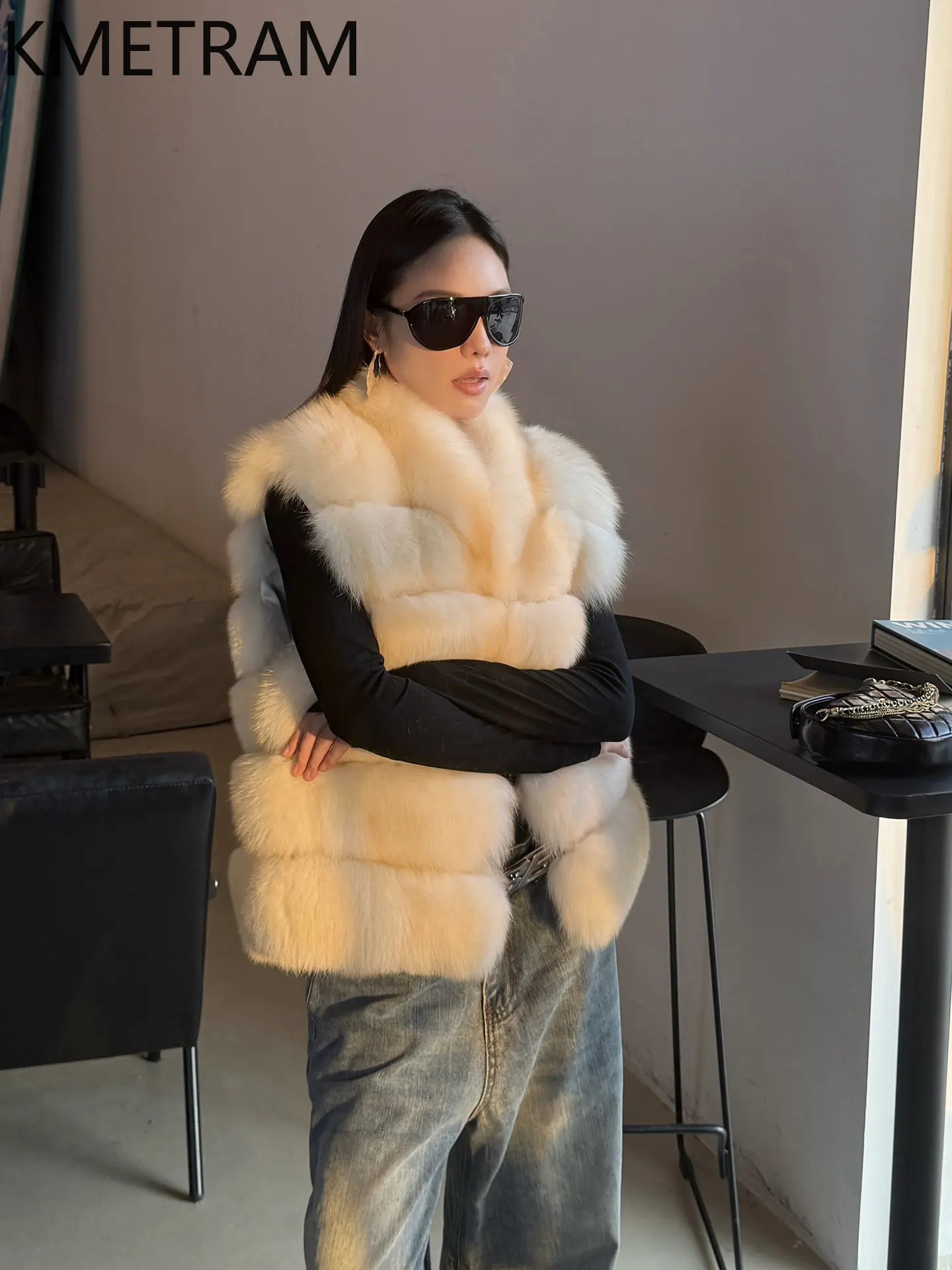 KMETRAM Natural Fox Back Fur Vest Women Mid-Length Sleeveless Fur Jacket 56cm Luxury Winter Real Fur Coat Woman Clothing 2026
KMETRAM Natural Fox Back Fur Vest Women Mid-Length Sleeveless Fur Jacket 56cm Luxury Winter Real Fur Coat Woman Clothing 2026