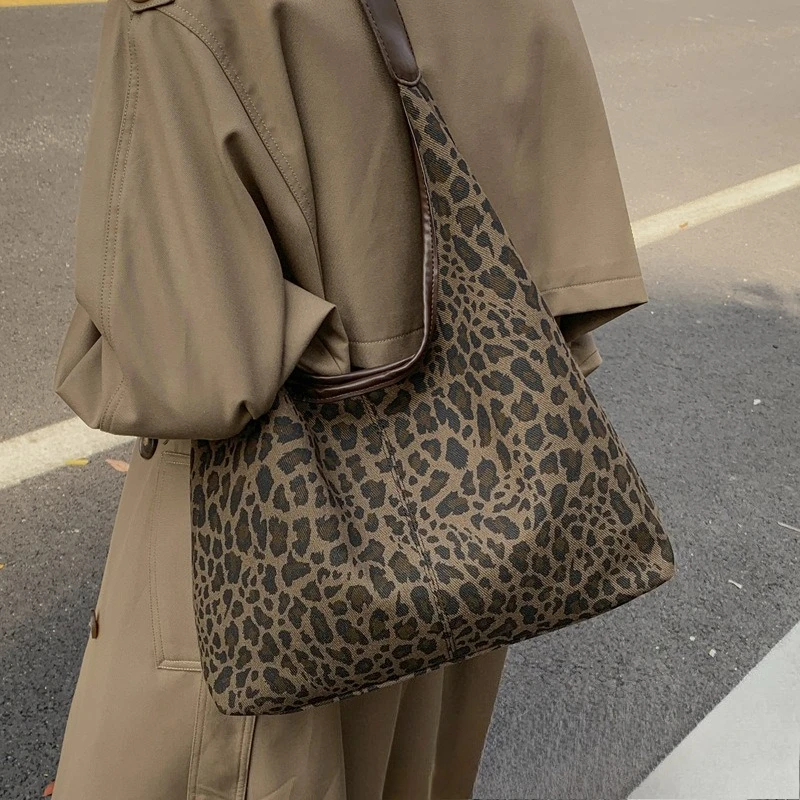 Fashionable Leopard Print Women's Handbag Lightweight and Large Capacity Shoulder Bag Casual Armpit Bag Suitable for Daily Use
Fashionable Leopard Print Women's Handbag Lightweight and Large Capacity Shoulder Bag Casual Armpit Bag Suitable for Daily Use