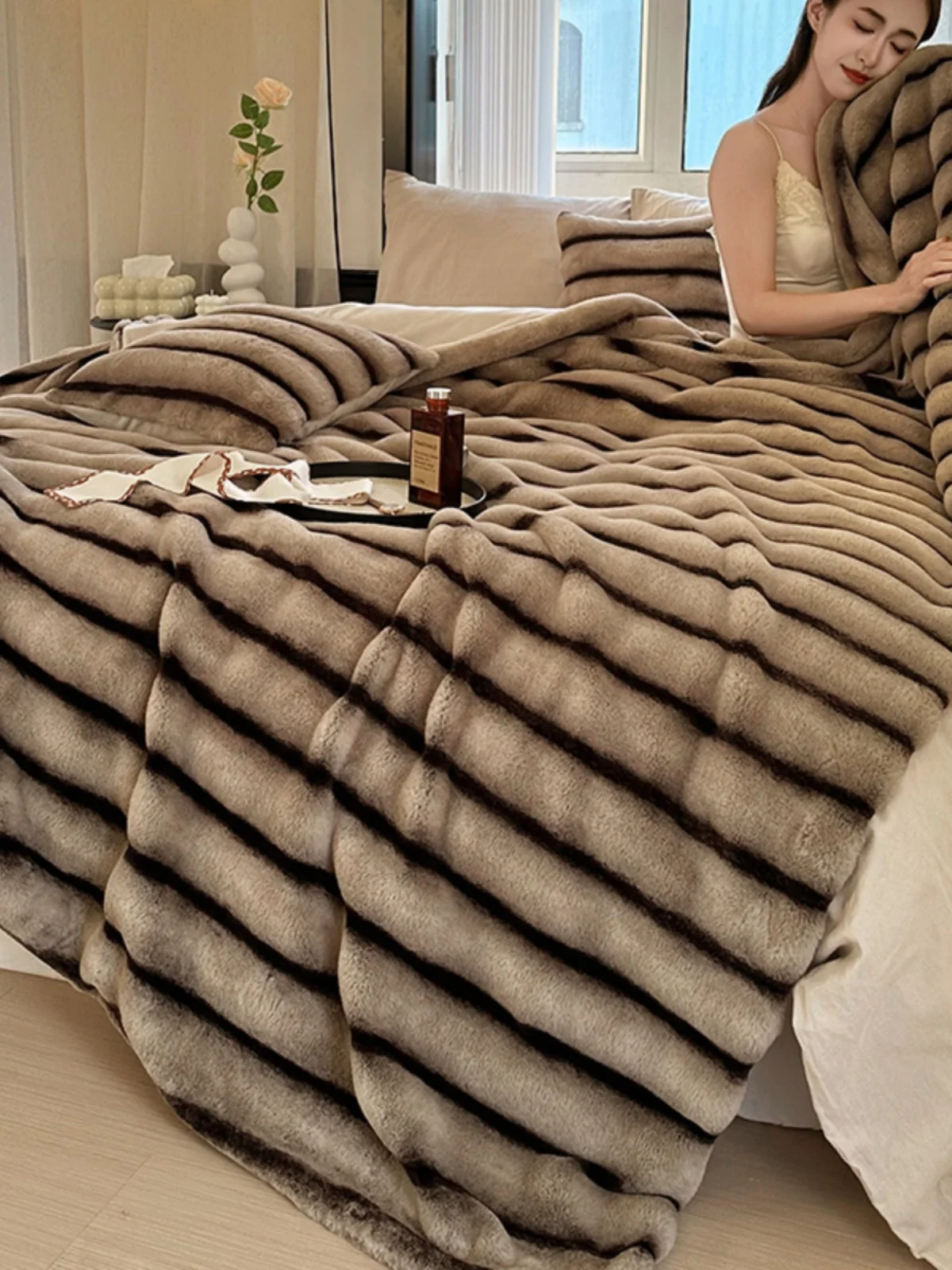Thickened Double Layer Rabbit Fur Blanket Warm Office Nap High End Milk Velvet Sofa Nap Small Blanket Winter Season Use
Thickened Double Layer Rabbit Fur Blanket Warm Office Nap High End Milk Velvet Sofa Nap Small Blanket Winter Season Use