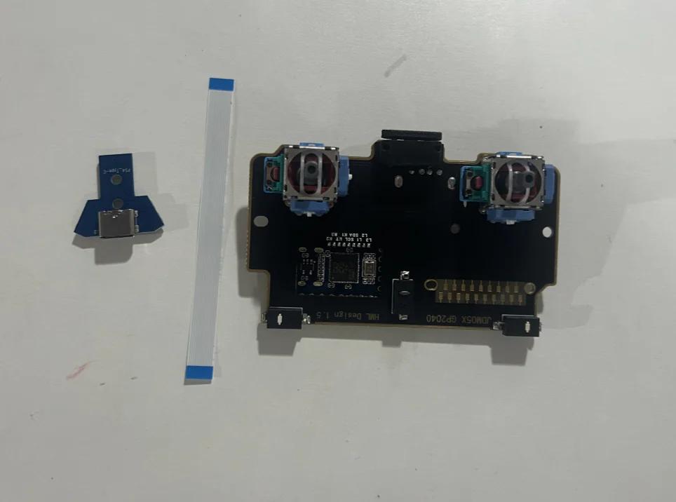 Материнская плата для геймпада DIY (DIY Gamepad Motherboard) для модификаций DS4 - на базе GP2040, USB-C, 16-битные джойстики с датчиками Холла, двойной гироскоп 1 кГц и частота опроса
Материнская плата для геймпада DIY (DIY Gamepad Motherboard) для модификаций DS4 - на базе GP2040, USB-C, 16-битные джойстики с датчиками Холла, двойной гироскоп 1 кГц и частота опроса