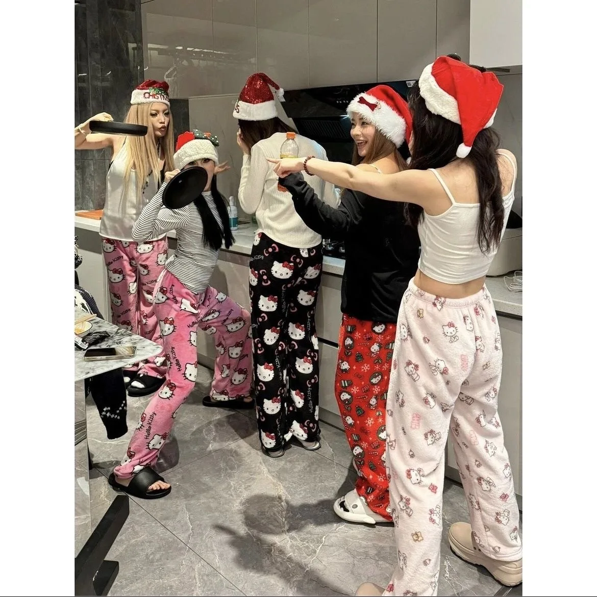 Sanrio Hello Kitty Flannel Pajamas Y2k Kawaii Anime Women'S Warm Woolen Cartoon Casual Home Pants Autumn Winter Fashion Trouser
Sanrio Hello Kitty Flannel Pajamas Y2k Kawaii Anime Women'S Warm Woolen Cartoon Casual Home Pants Autumn Winter Fashion Trouser