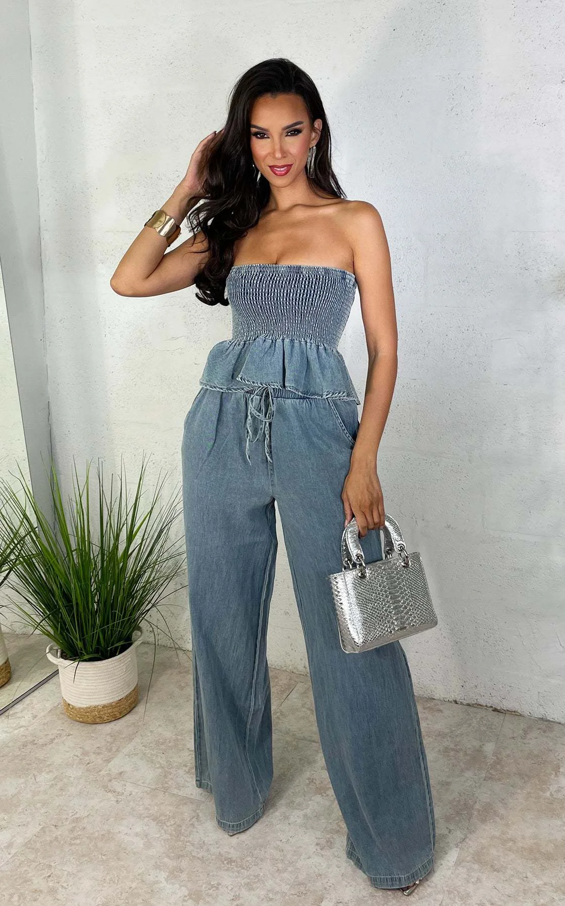 European and American Fashion Casual Ruffled Tube Top Denim Stretch Sexy Wide Leg Suit
European and American Fashion Casual Ruffled Tube Top Denim Stretch Sexy Wide Leg Suit