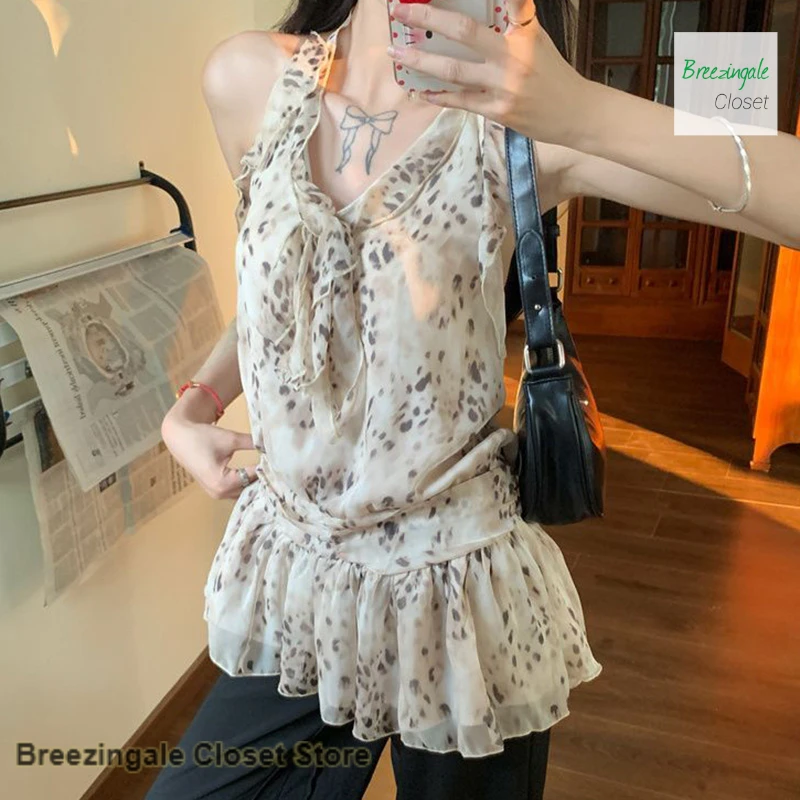 French Leopard print lace-up V-neck halter chiffon dress women's summer fashion loose slim spice girls casual Joker short skirt.
French Leopard print lace-up V-neck halter chiffon dress women's summer fashion loose slim spice girls casual Joker short skirt.