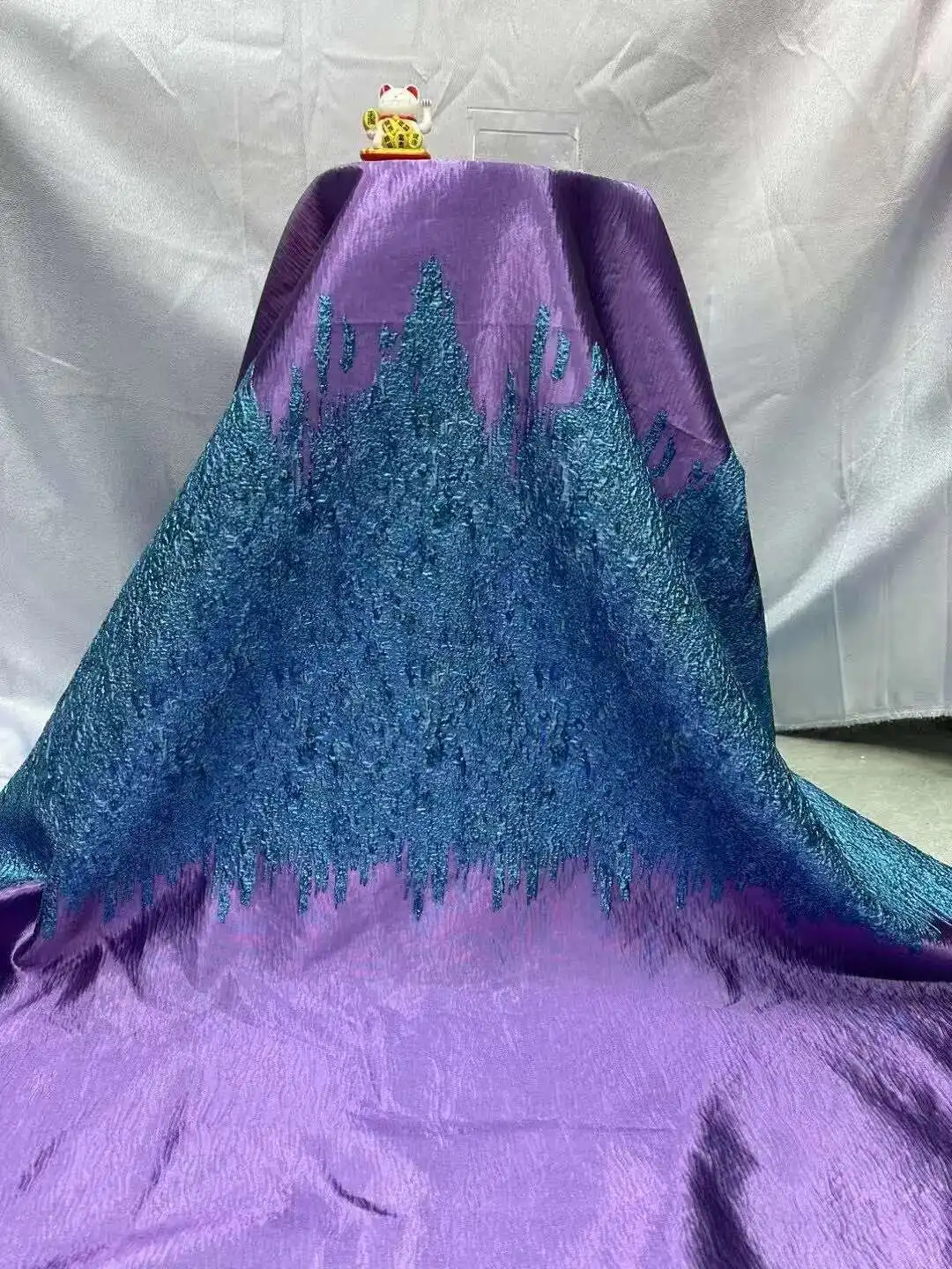 5Yards African 2025 High-Quality Jacquard Brocade Lace Fabric Gold Line Embroidery French Tulle for Dress Sewing
5Yards African 2025 High-Quality Jacquard Brocade Lace Fabric Gold Line Embroidery French Tulle for Dress Sewing