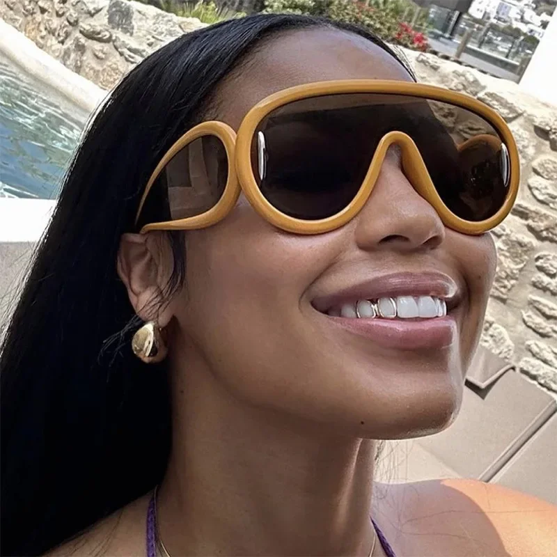 New Oversized Circular Frame Sunglasses Women Brand Designer Fashion Sun Glasses Lady Outdoor Travel Eyewear UV400 Oculos De Sol
New Oversized Circular Frame Sunglasses Women Brand Designer Fashion Sun Glasses Lady Outdoor Travel Eyewear UV400 Oculos De Sol