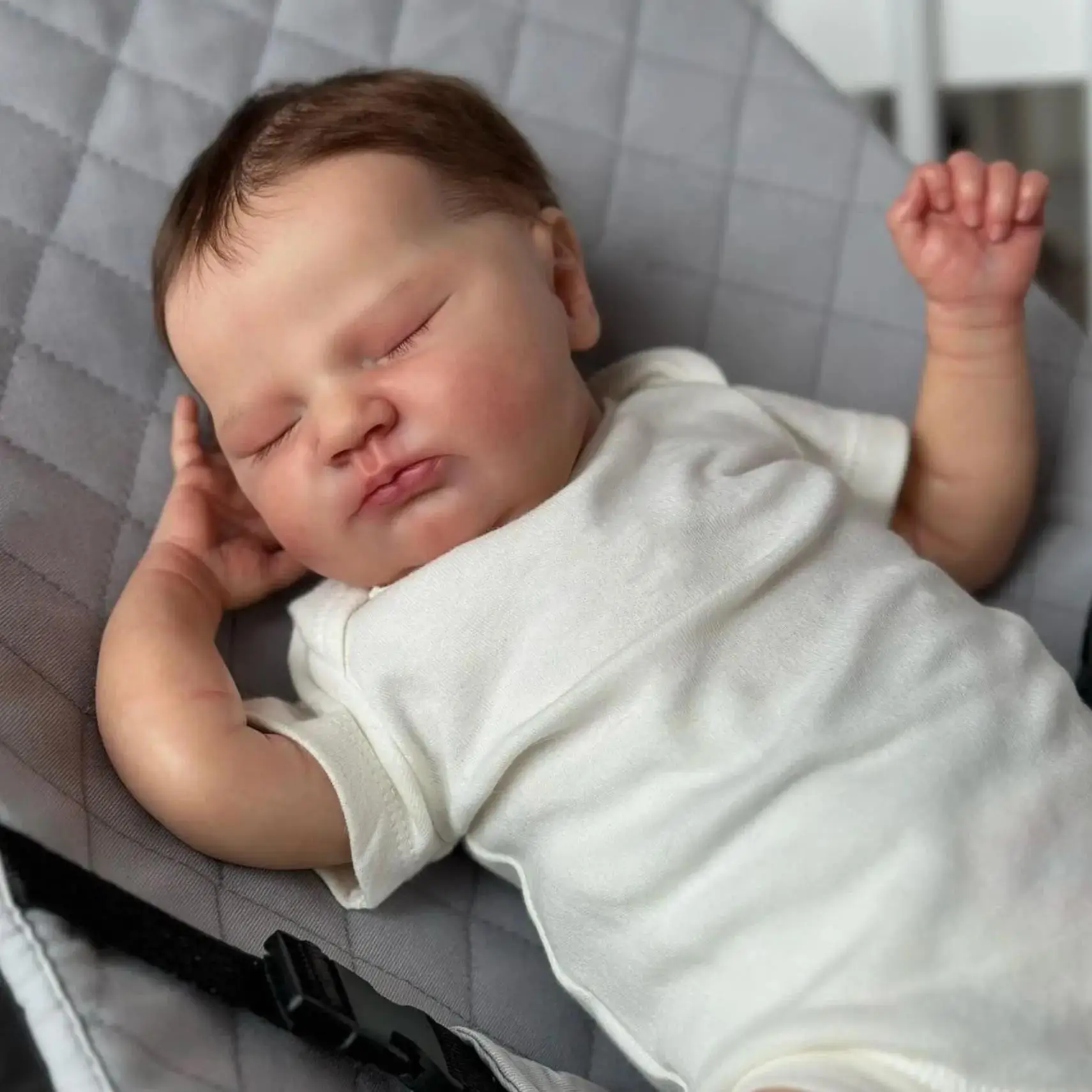 BZDOLL 48cm 19inch Soft Vinyl Asleep Reborn Baby Art Doll with 3D Skin with Visible Veins and Cloth Body Toy Girl Birthday Gift
BZDOLL 48cm 19inch Soft Vinyl Asleep Reborn Baby Art Doll with 3D Skin with Visible Veins and Cloth Body Toy Girl Birthday Gift