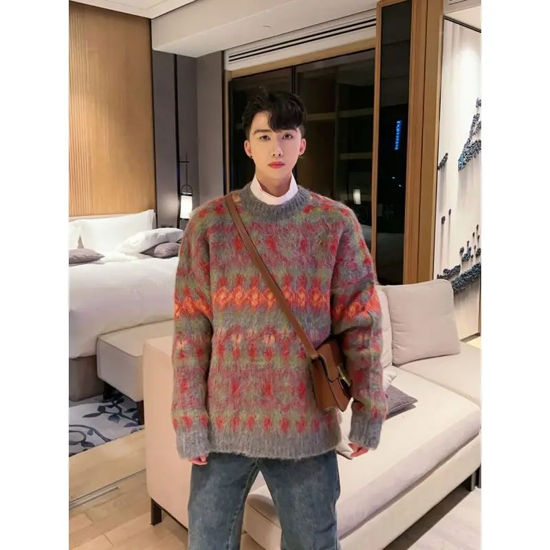Теплый вязаный свитер 2023 года для мужчин: зимний, свободный крой, с цветовыми блоками, модный, с длинными рукавами, круглый вырез горловины.
Теплый вязаный свитер 2023 года для мужчин: зимний, свободный крой, с цветовыми блоками, модный, с длинными рукавами, круглый вырез горловины.