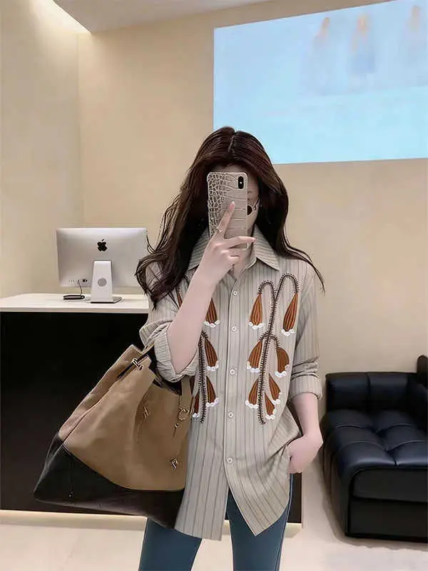 Ретро-топ в полоску с длинными рукавами и вышивкой, свободный повседневный топ для женщин, модный, в стиле дзен, корейский стиль, для работы и отдыха
Ретро-топ в полоску с длинными рукавами и вышивкой, свободный повседневный топ для женщин, модный, в стиле дзен, корейский стиль, для работы и отдыха