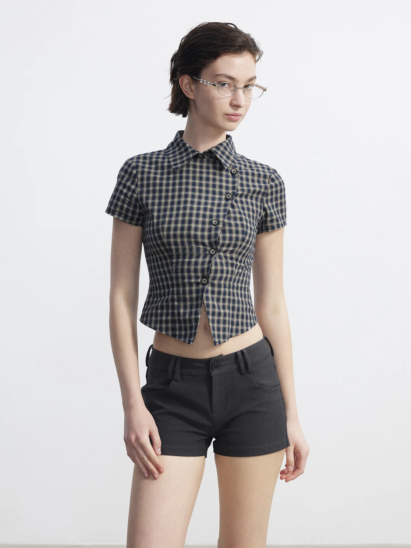 AFTADAWN Retro Plaid Texture Cotton Shirt Asymmetrical Waist Cinching Shoulder Width Short Sleeve Women's Fashion Shirt
AFTADAWN Retro Plaid Texture Cotton Shirt Asymmetrical Waist Cinching Shoulder Width Short Sleeve Women's Fashion Shirt