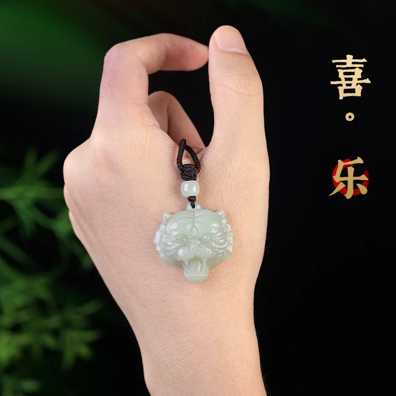 Natural Hetian Jade Old Pit Material Tiger Head Pendant Tiger Year Zodiac Necklace Pendant for Men and Women Gifts
Natural Hetian Jade Old Pit Material Tiger Head Pendant Tiger Year Zodiac Necklace Pendant for Men and Women Gifts