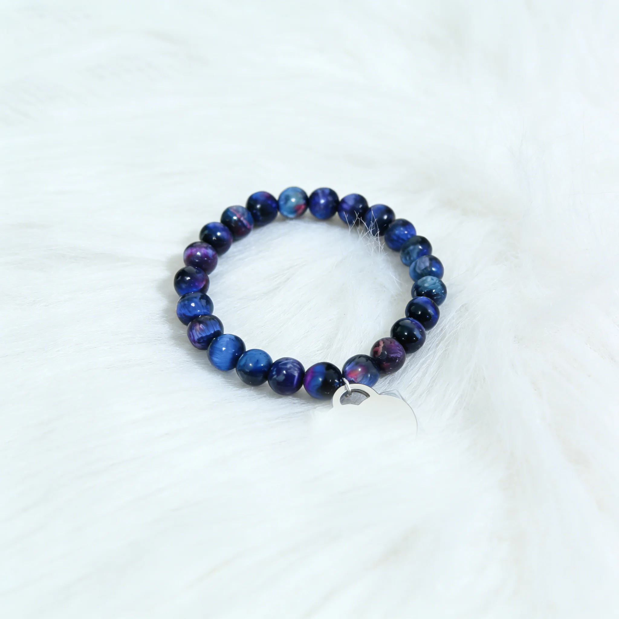 Этот браслет-подвеска из стерлингового серебра 925 пробы с бусинами из натурального камня подойдет для повседневного ношения женщинами.
Этот браслет-подвеска из стерлингового серебра 925 пробы с бусинами из натурального камня подойдет для повседневного ношения женщинами.