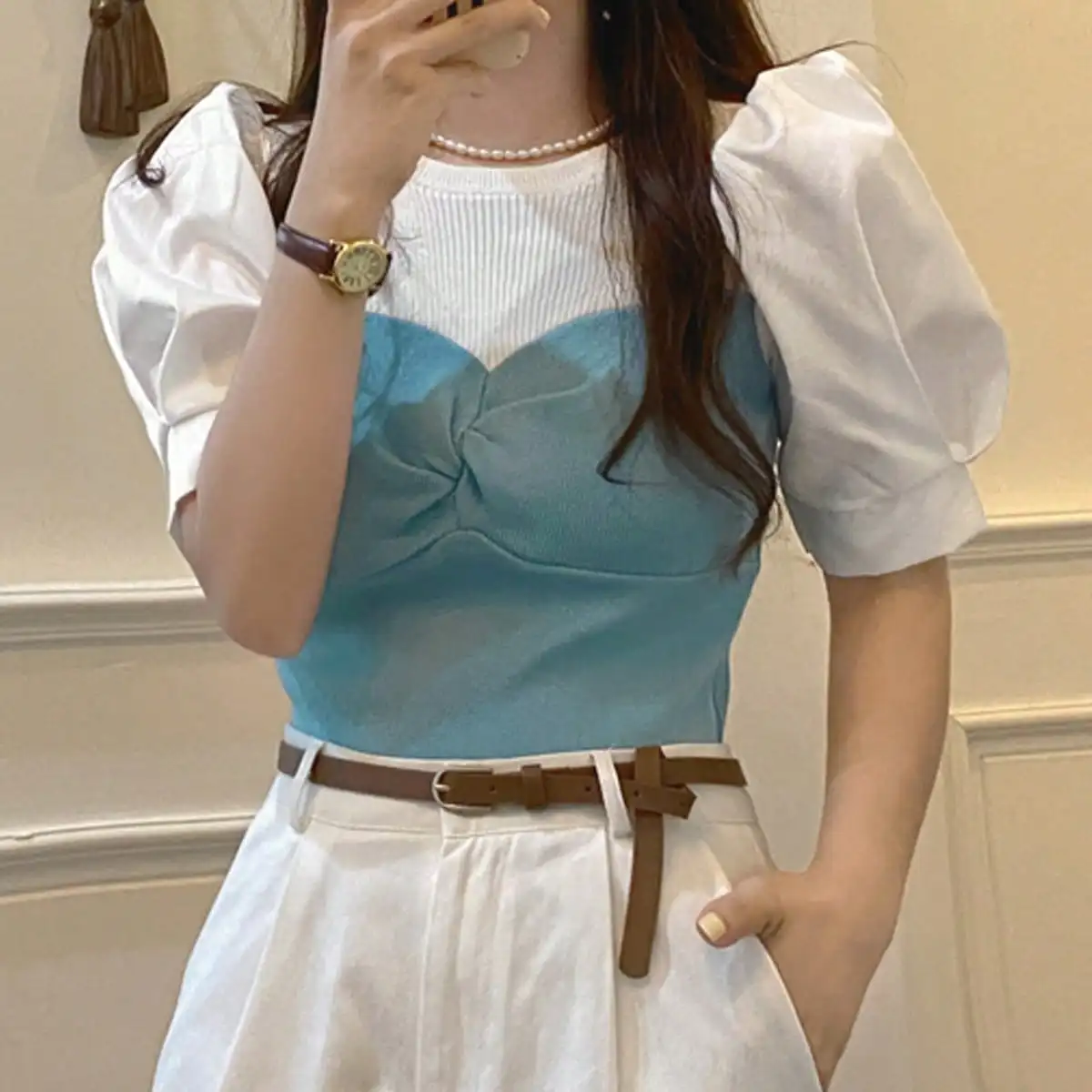 Korean Chic Summer French Niche Design Fake Two-Piece Short-Sleeved Shirt High-End Chic Age-Reducing Tops for Women
Korean Chic Summer French Niche Design Fake Two-Piece Short-Sleeved Shirt High-End Chic Age-Reducing Tops for Women