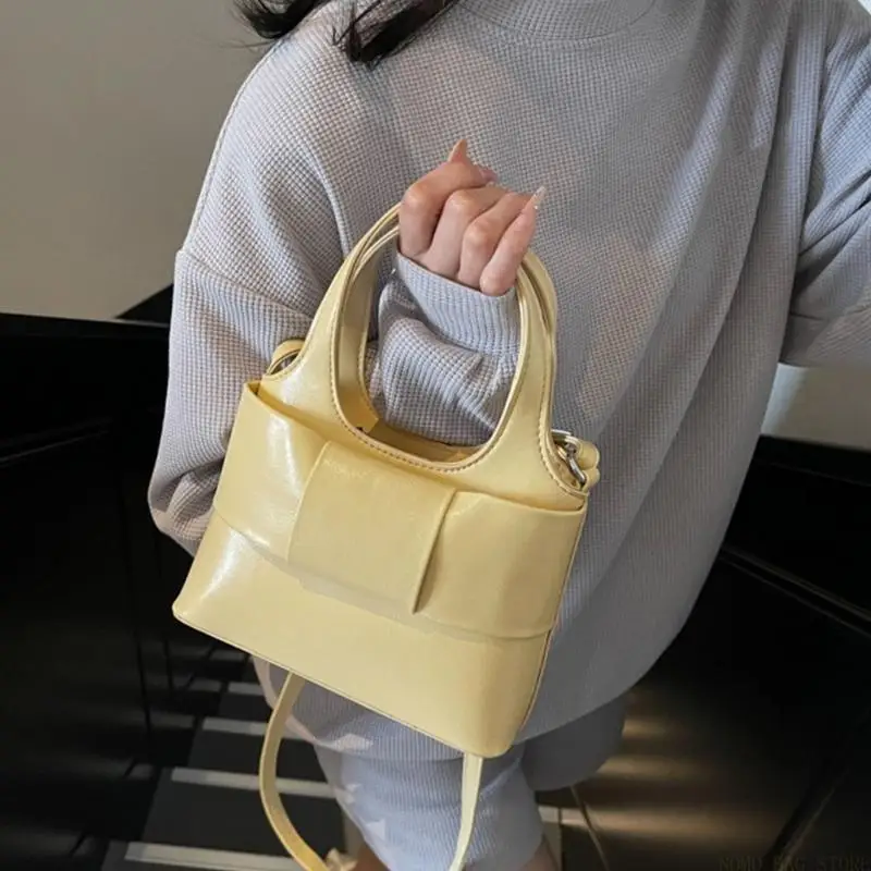 X90D Korean Bucket Shoulder Bag For Women With Large Capacity And PU Leather
X90D Korean Bucket Shoulder Bag For Women With Large Capacity And PU Leather