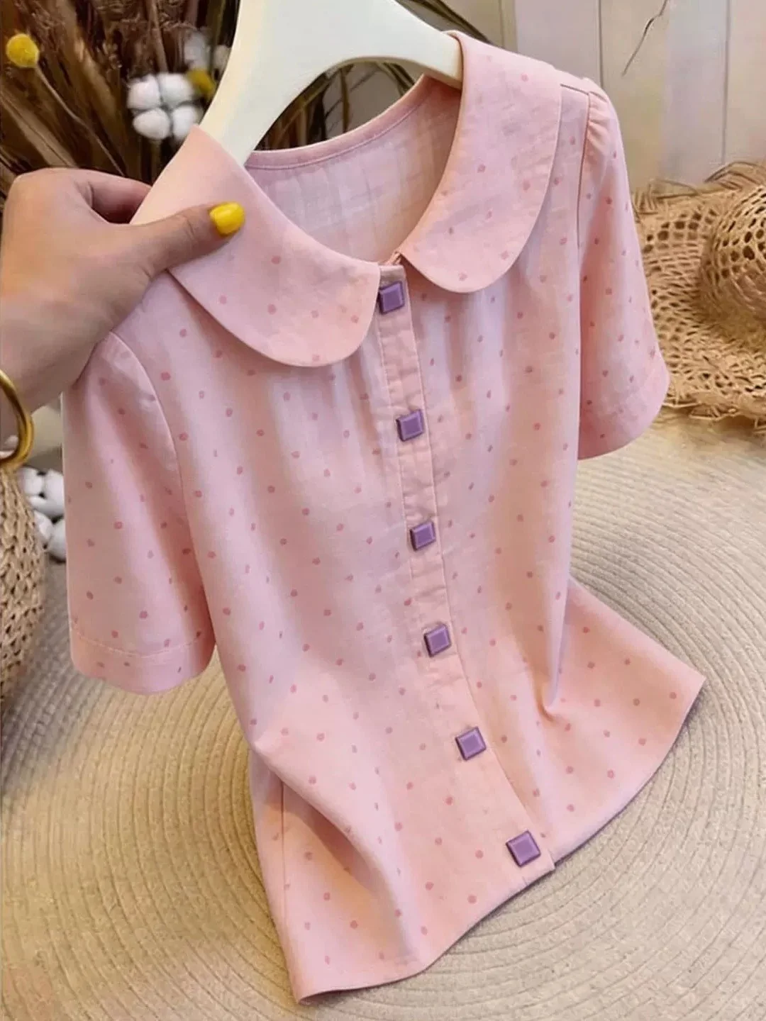 Sweet Gentle Polka Dot Short Sleeve Shirt Women's Single Button Design Summer 2026 Fashion Commute Style Straight Cut Blouse
Sweet Gentle Polka Dot Short Sleeve Shirt Women's Single Button Design Summer 2026 Fashion Commute Style Straight Cut Blouse