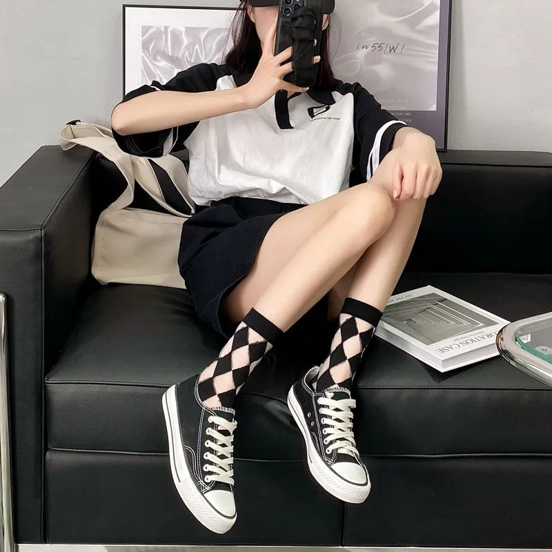 New Ladies Socks Summer Black White Striped Glass Crystal Silk Socks Personalized Fashion Trend Versatile Women Crew Socks C112
New Ladies Socks Summer Black White Striped Glass Crystal Silk Socks Personalized Fashion Trend Versatile Women Crew Socks C112