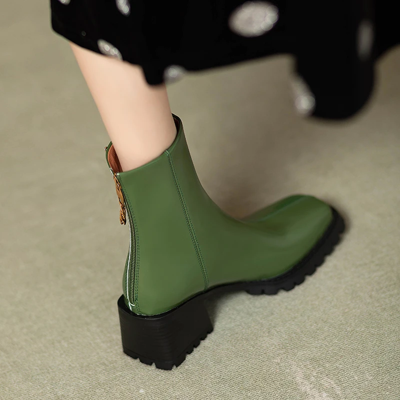 Green New Genuine Leather Ladies Chelsea Boots 2025Zip Casual Boots Elegant Metal Chain Chunky Heel Short Boots Fashion Office
Green New Genuine Leather Ladies Chelsea Boots 2025Zip Casual Boots Elegant Metal Chain Chunky Heel Short Boots Fashion Office