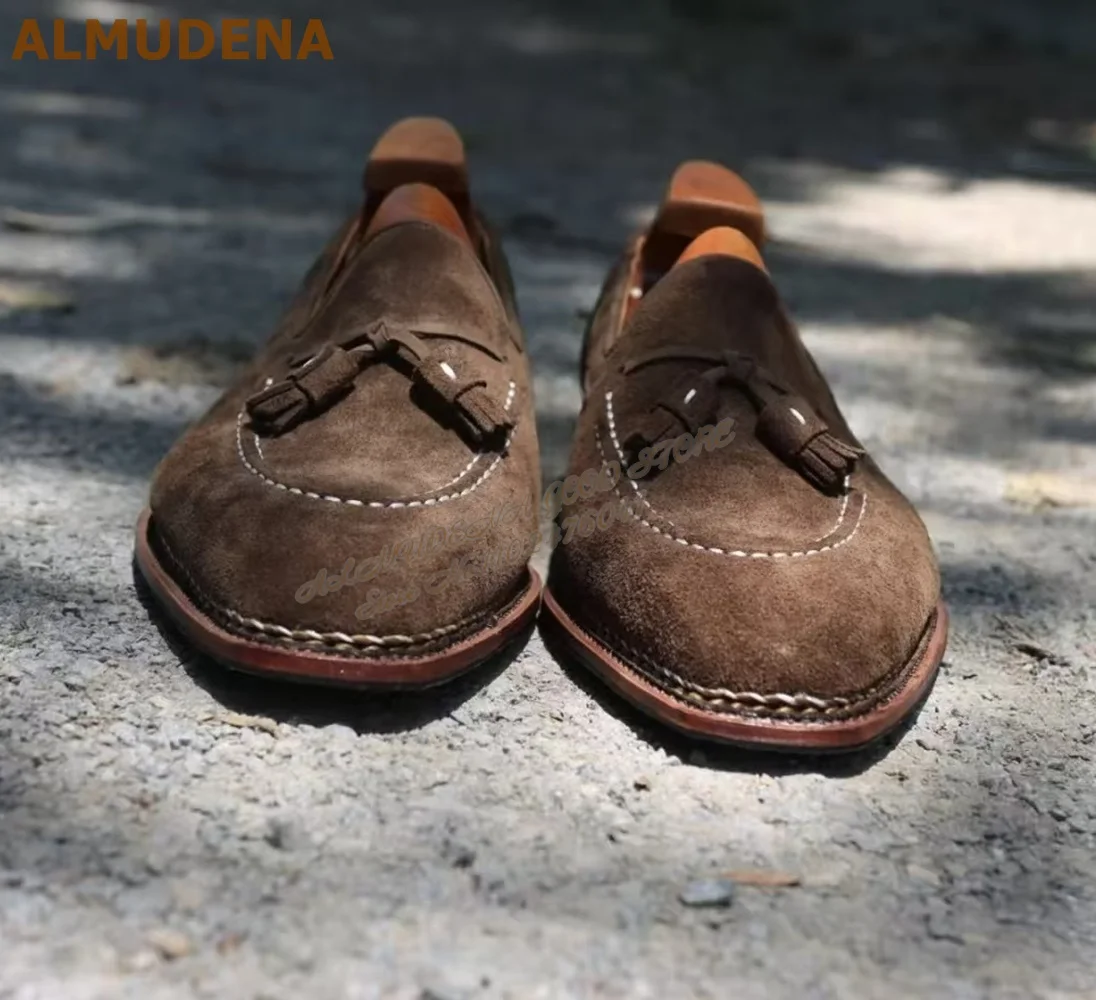 ALMUDENA/мужские кофейные замшевые модельные туфли без шнуровки, коричневые деловые костюмы с кисточками, обувь для джентльменов, банкетная обувь
ALMUDENA/мужские кофейные замшевые модельные туфли без шнуровки, коричневые деловые костюмы с кисточками, обувь для джентльменов, банкетная обувь