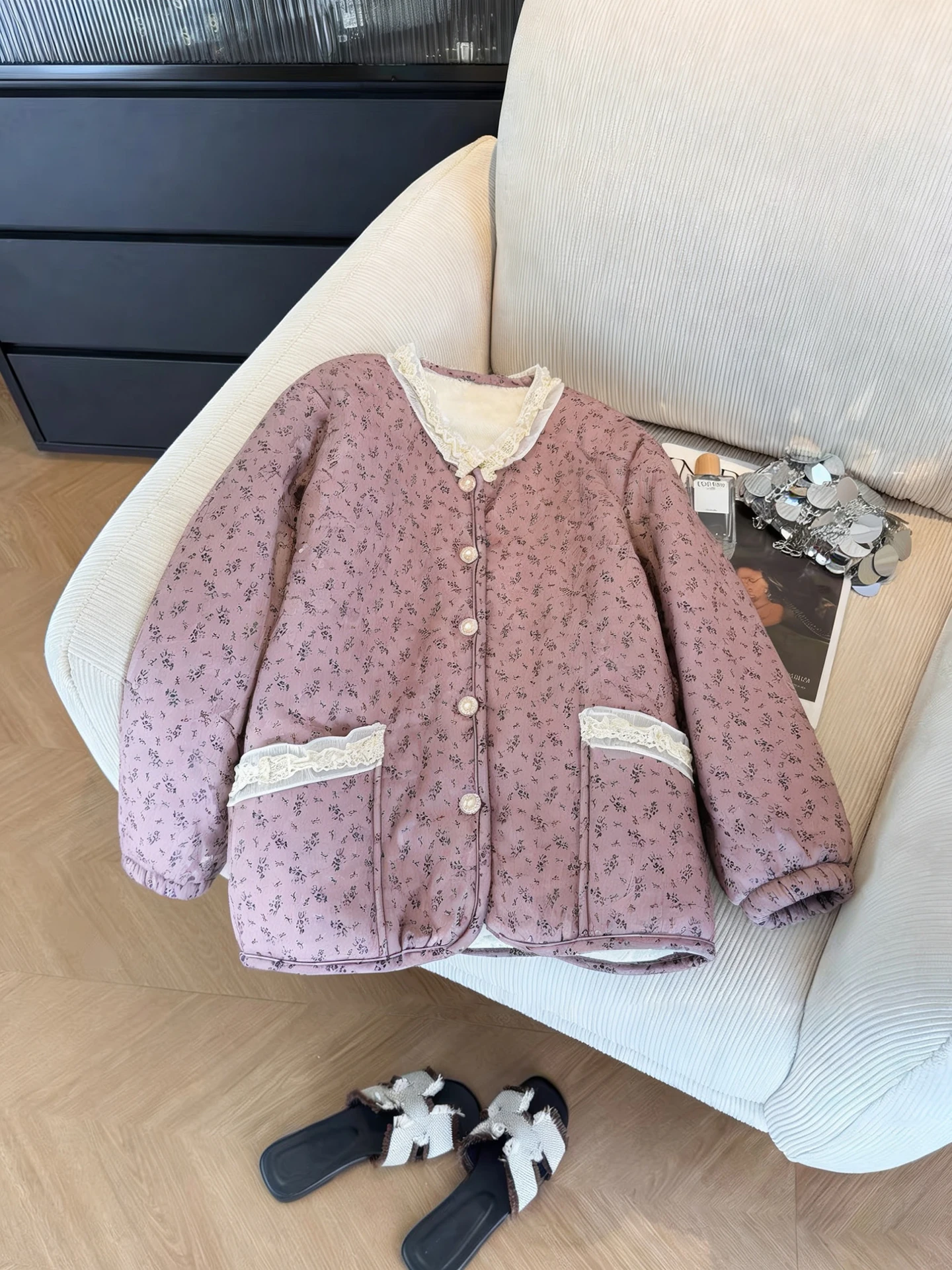 Модное мягкое фиолетовое хлопковое пальто с кружевным воротником и цветочным узором для женщин, осенне-зимнее, свободное, легкое, универсальное
Модное мягкое фиолетовое хлопковое пальто с кружевным воротником и цветочным узором для женщин, осенне-зимнее, свободное, легкое, универсальное