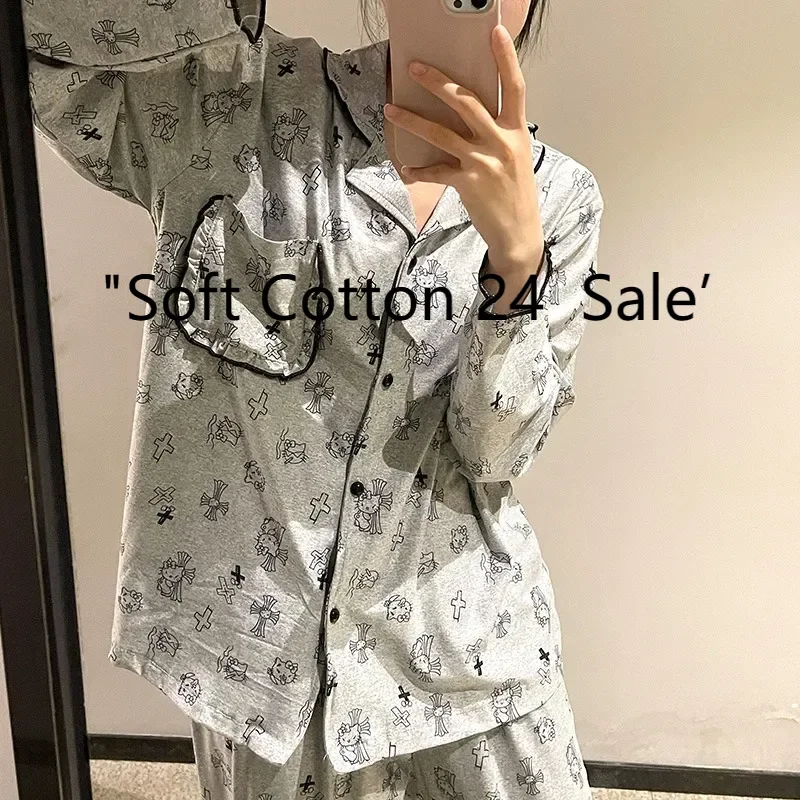 2025 new women's pajamas cartoon Hello Kitty pure cotton gray two-piece set long-sleeved trousers cute Hello Kitty loungewear
2025 new women's pajamas cartoon Hello Kitty pure cotton gray two-piece set long-sleeved trousers cute Hello Kitty loungewear