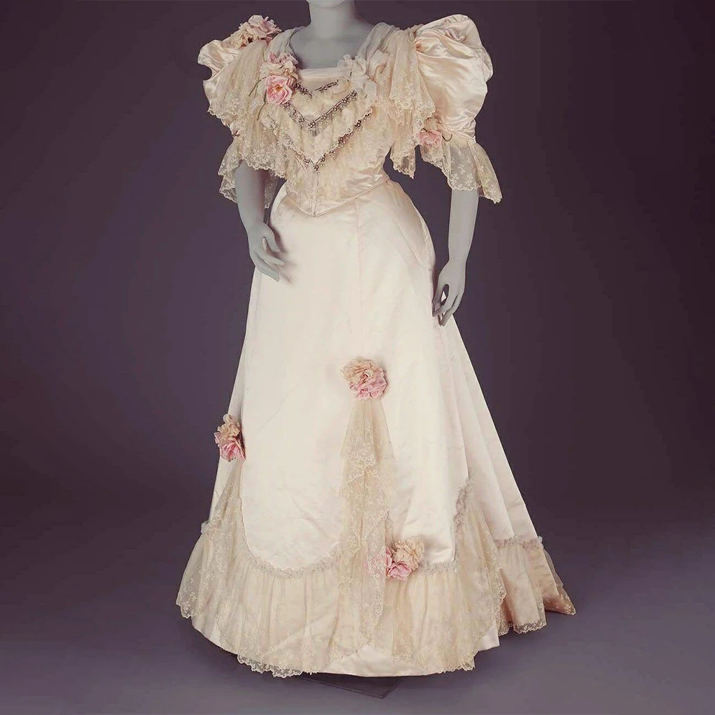 1890s Victorian Gothic Lace Dress Victorian Edwardian Evening Dress Fantasy Floral Lace Tea Party Ball Gown Customised
1890s Victorian Gothic Lace Dress Victorian Edwardian Evening Dress Fantasy Floral Lace Tea Party Ball Gown Customised