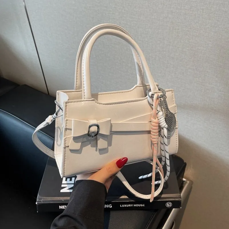 Fashionable High End Diaper Bag For Ladies Designer Leather Tote Bag Elegant Vintage Minimalist Crossbody Purse For Shopping
Fashionable High End Diaper Bag For Ladies Designer Leather Tote Bag Elegant Vintage Minimalist Crossbody Purse For Shopping