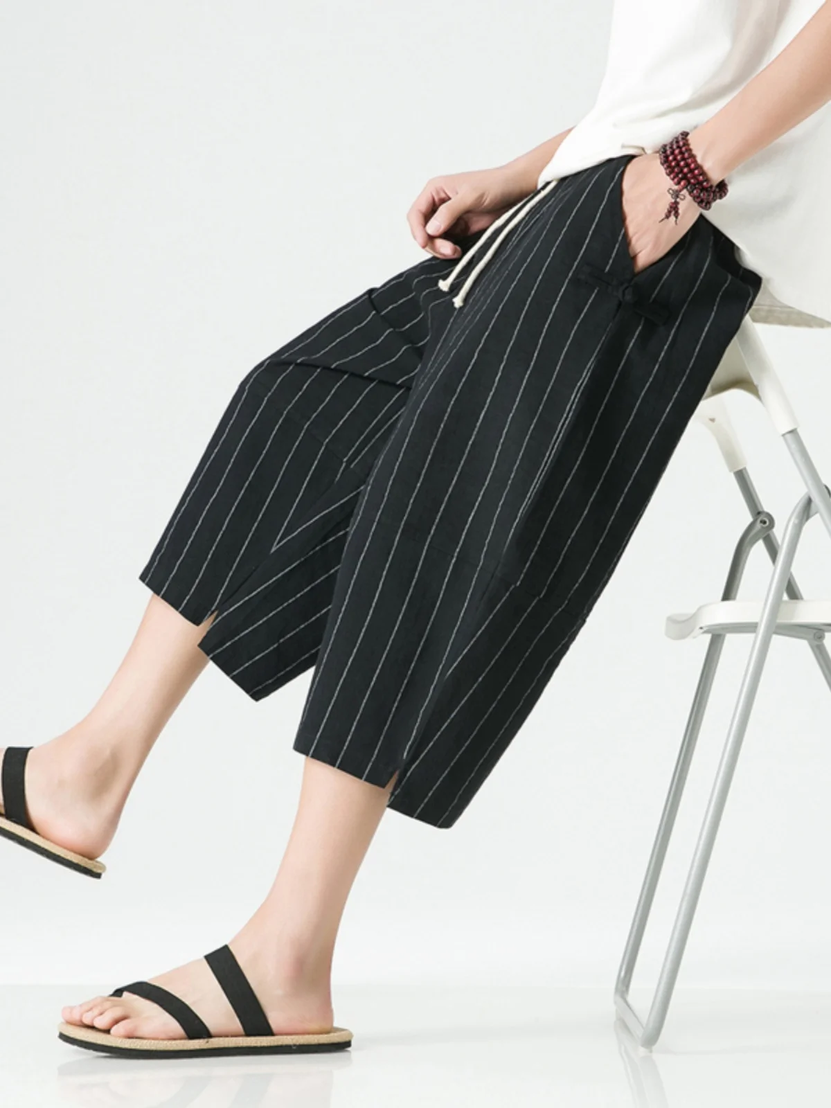 Мужские летние повседневные свободные брюки-шаровары из льна и хлопка с полосками, в американском стиле, свободного кроя
Мужские летние повседневные свободные брюки-шаровары из льна и хлопка с полосками, в американском стиле, свободного кроя