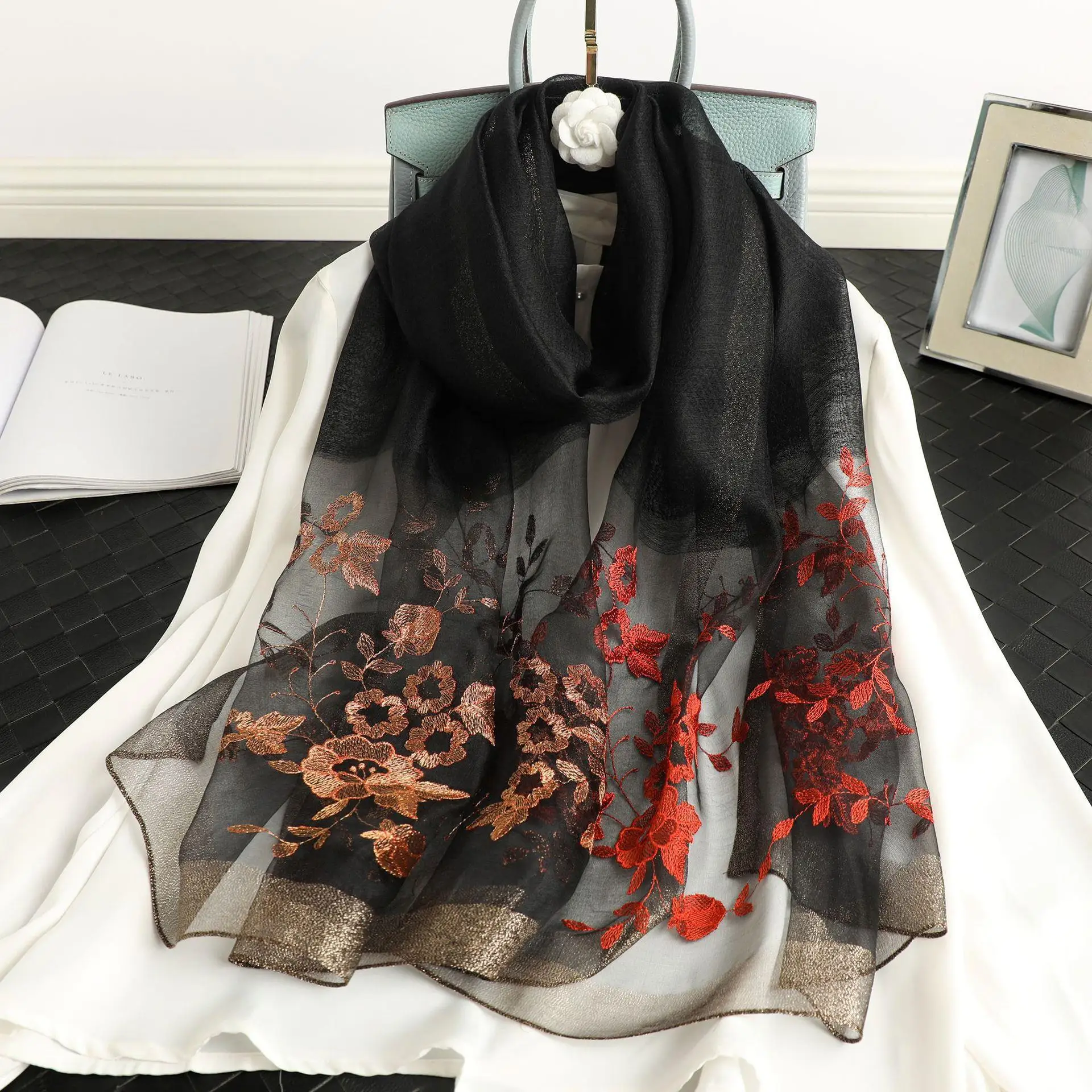 2025 Spring Autumn New Women's Silk Scarf Unique Designer Begonia Flower Silk Embroidered Ladies Scarves Shawls Headscarf 
2025 Spring Autumn New Women's Silk Scarf Unique Designer Begonia Flower Silk Embroidered Ladies Scarves Shawls Headscarf