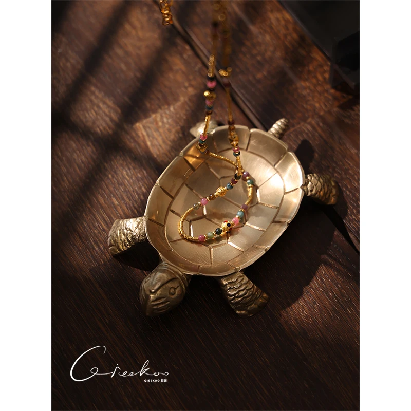 Qikuo Home Furnishing India imported brass turtle pure hand-carved storage plate small living room creative jewelry plate
Qikuo Home Furnishing India imported brass turtle pure hand-carved storage plate small living room creative jewelry plate