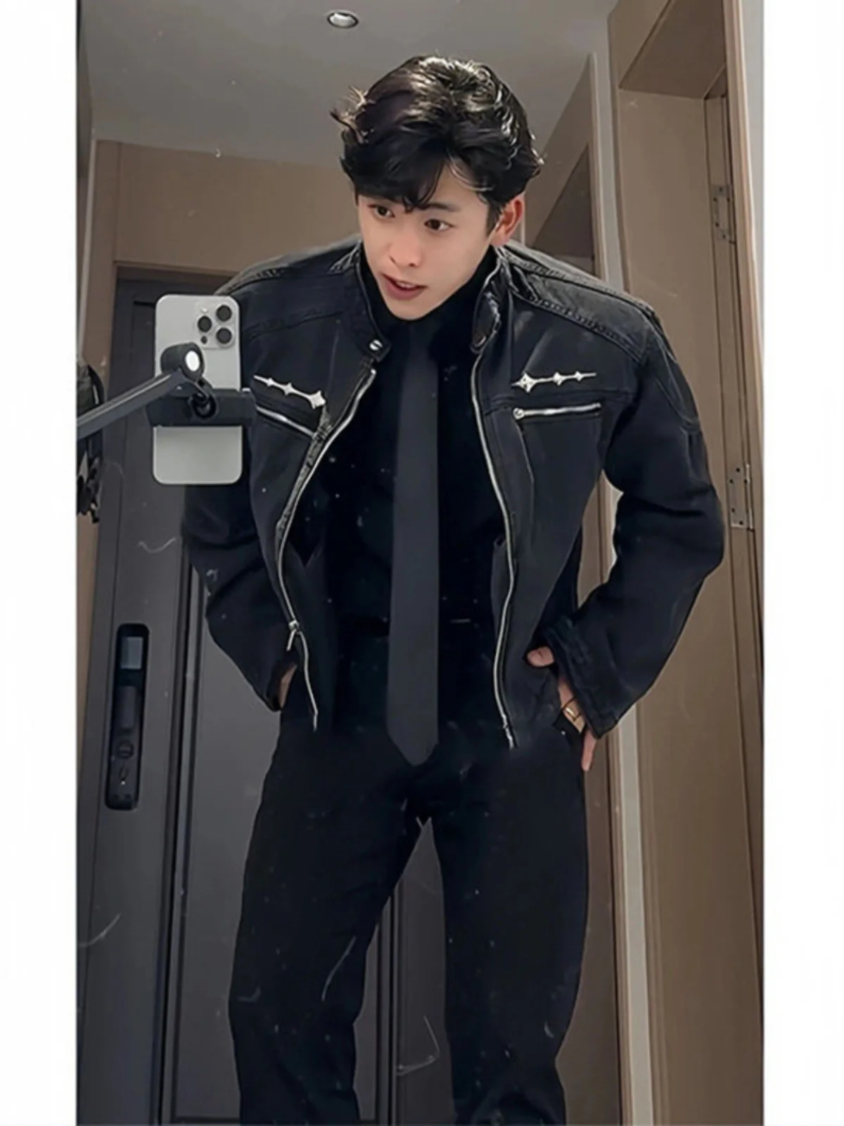 Мужская джинсовая куртка в американском стиле с подплечниками, модная повседневная верхняя одежда для весны и осени
Мужская джинсовая куртка в американском стиле с подплечниками, модная повседневная верхняя одежда для весны и осени