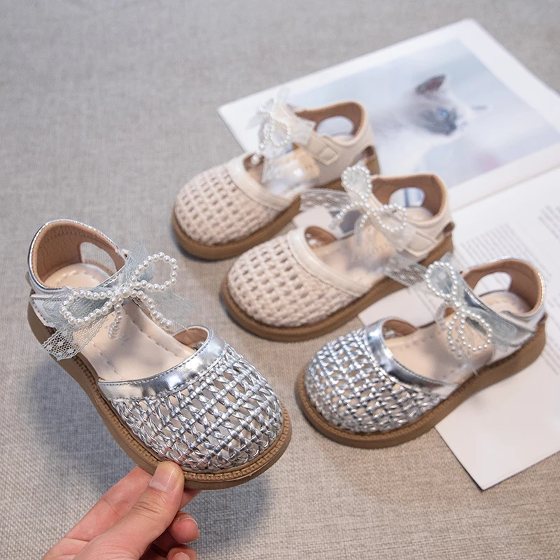 Girls Weave Toes Capped Sandals with Pearl Bow Soft Sole Anti Slip Kids Summer Beach Shoes Children Princess Sandals 2026 New
Girls Weave Toes Capped Sandals with Pearl Bow Soft Sole Anti Slip Kids Summer Beach Shoes Children Princess Sandals 2026 New