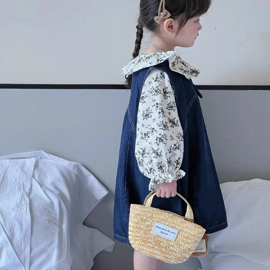 Girls' clothing set Spring and Autumn new Korean version children's lace shirt vest dress two-piece set
Girls' clothing set Spring and Autumn new Korean version children's lace shirt vest dress two-piece set