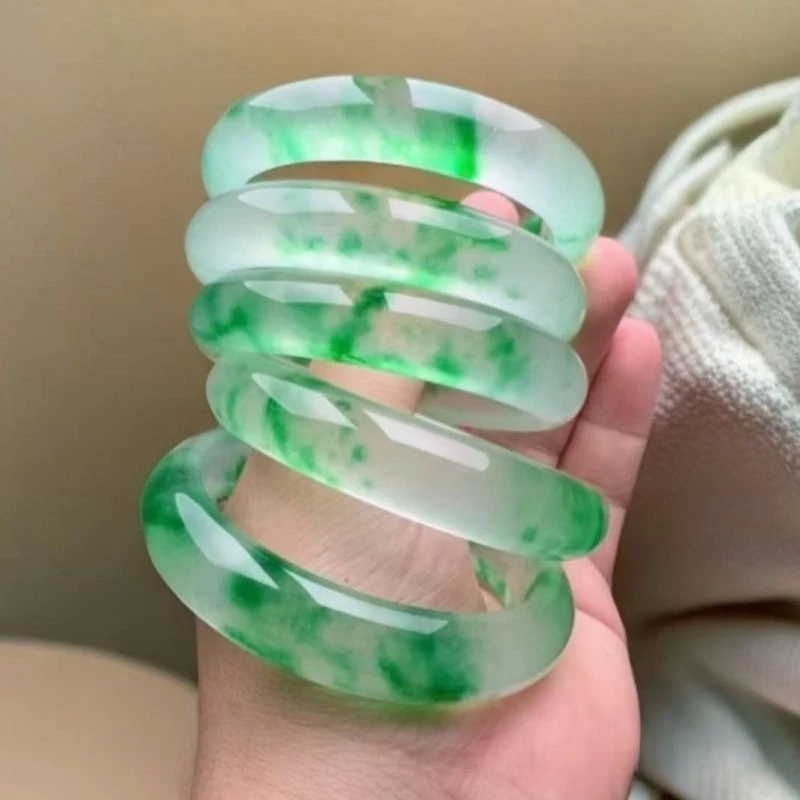 Браслет из кварцита Ice Species Floating Green Flower Jade Flat Bar, классическая универсальная модель
Браслет из кварцита Ice Species Floating Green Flower Jade Flat Bar, классическая универсальная модель