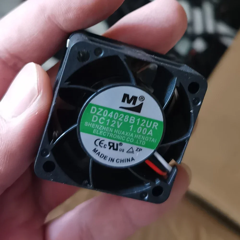 +Новинка для DZ04028B12UR 40X40X28MM 4CM 4028 DC12 1A 3 провода охлаждающий вентилятор
+Новинка для DZ04028B12UR 40X40X28MM 4CM 4028 DC12 1A 3 провода охлаждающий вентилятор
