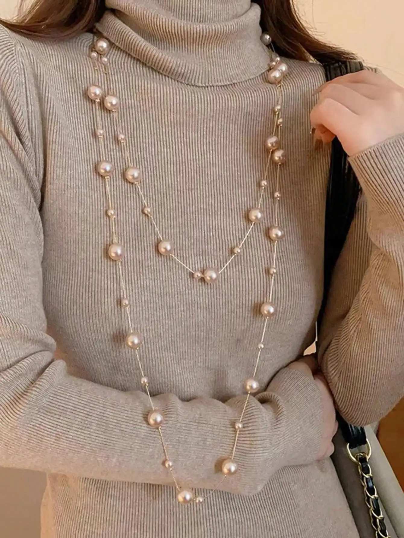 Длинное многослойное ожерелье из искусственного жемчуга для женщин, элегантная цепочка для свитера для осенне-зимних образов
Длинное многослойное ожерелье из искусственного жемчуга для женщин, элегантная цепочка для свитера для осенне-зимних образов