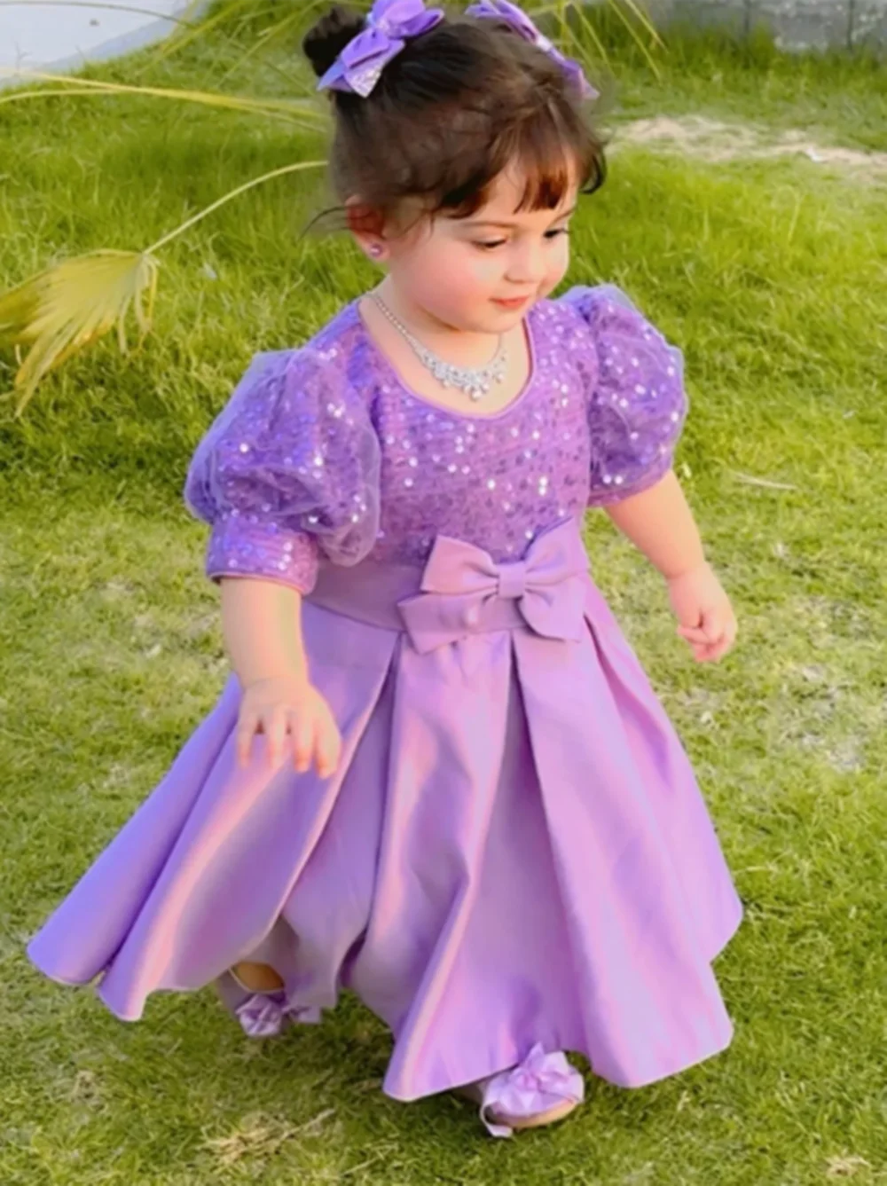 Customized Purple Flower Girl Dresses For Wedding Sequins Short Sleeves Satin With Bow Lovely Toddler Birthday Party Ball Gown
Customized Purple Flower Girl Dresses For Wedding Sequins Short Sleeves Satin With Bow Lovely Toddler Birthday Party Ball Gown