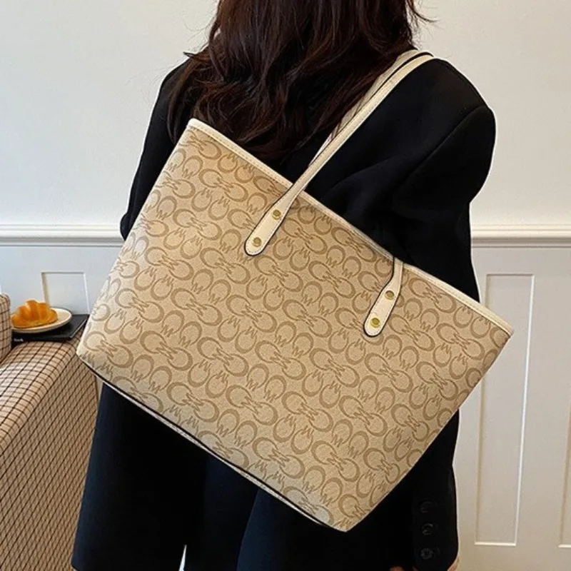 Spacious Structured Handbag 2026 – Quilted Leather Women’s Daily Use Tote with Chain Trim, Large Capacity Shoulder Bag for Work & Travel
Spacious Structured Handbag 2026 – Quilted Leather Women’s Daily Use Tote with Chain Trim, Large Capacity Shoulder Bag for Work & Travel