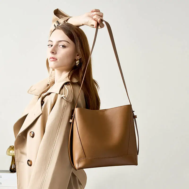 Women's Sale New Large Capacity Crossbody Versatile Genuine Leather Shoulder Fashion Luxury High-End Commuter Bucket Bag
Women's Sale New Large Capacity Crossbody Versatile Genuine Leather Shoulder Fashion Luxury High-End Commuter Bucket Bag