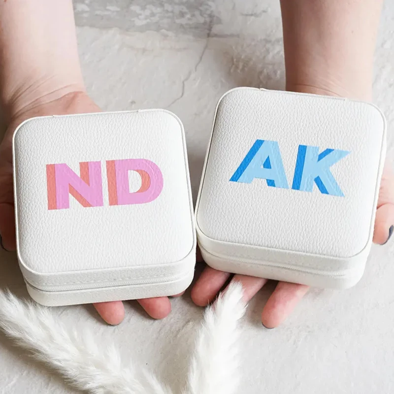Personalised Shadow Monogram Square Jewelry Box Mini Travel Storage Case Wedding Bachelorette Party Decoration Bridesmaid Gifts
Personalised Shadow Monogram Square Jewelry Box Mini Travel Storage Case Wedding Bachelorette Party Decoration Bridesmaid Gifts