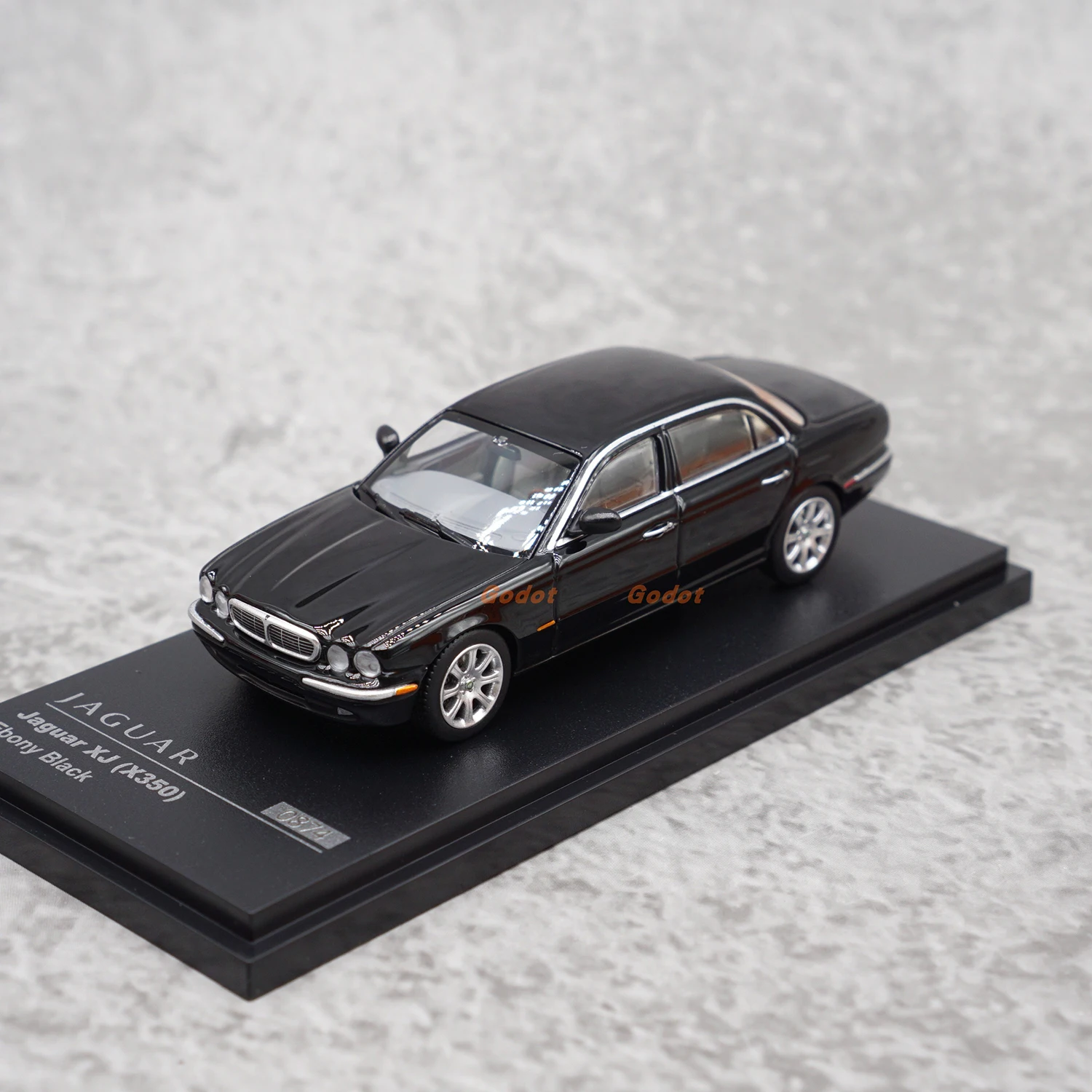AR 1:64 Scale Diecast Alloy Black Jaguar XJ X350 Sedan Toys Cars Model Classics Nostalgia Adult Gifts Souvenir Static Display
AR 1:64 Scale Diecast Alloy Black Jaguar XJ X350 Sedan Toys Cars Model Classics Nostalgia Adult Gifts Souvenir Static Display