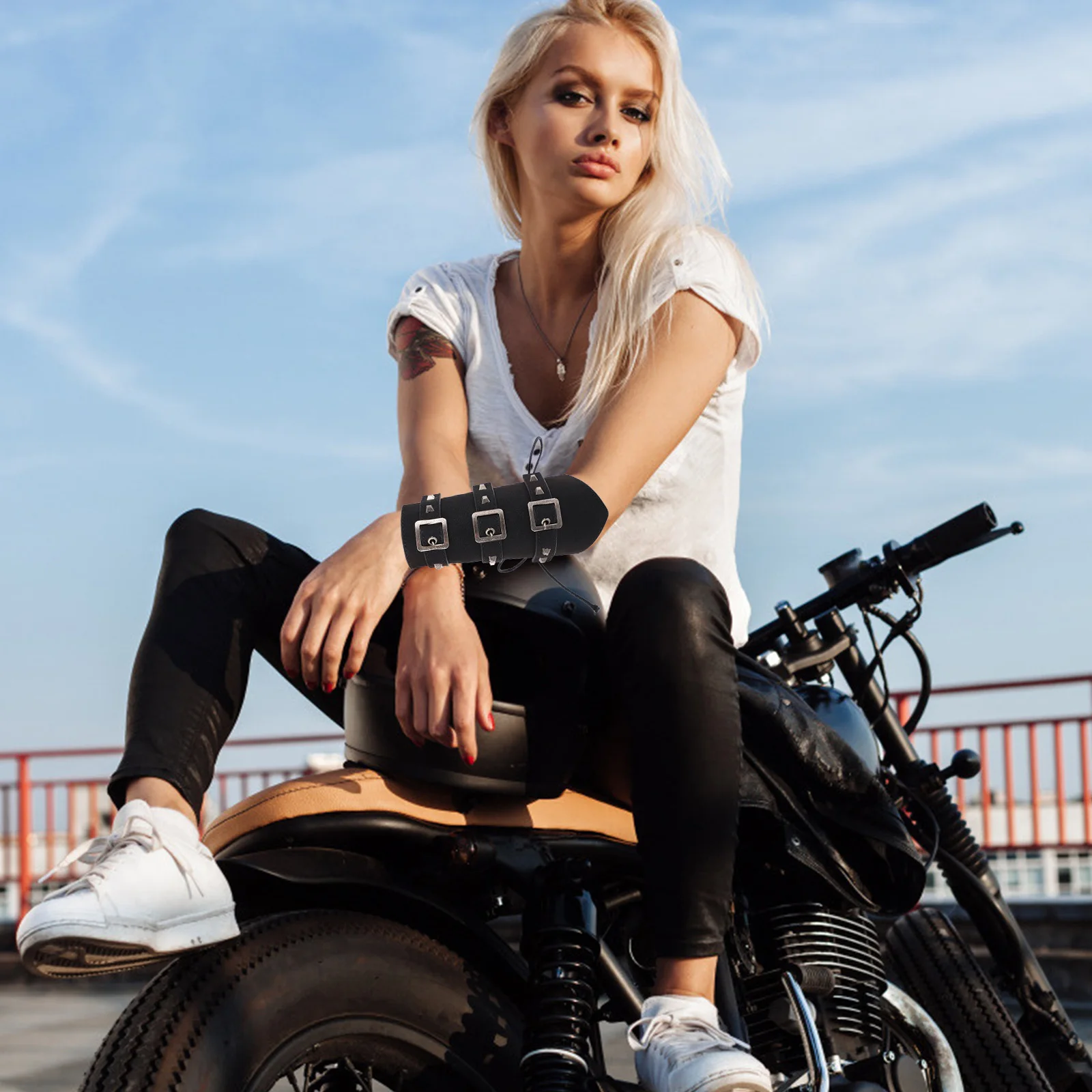 Durable Artificial Punk Wristband Bracers Riding Armguard Comfortable for Festival Cosplay Daily Wear Personality
Durable Artificial Punk Wristband Bracers Riding Armguard Comfortable for Festival Cosplay Daily Wear Personality