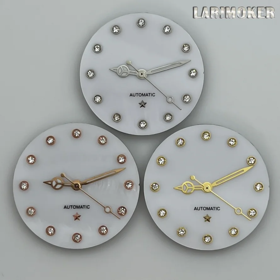 24.5mm NH05/NH06 ladies’ model: shell dial,with hands, set with diamond hour markers and star patterns
24.5mm NH05/NH06 ladies’ model: shell dial,with hands, set with diamond hour markers and star patterns