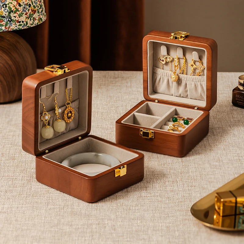 1PC Jewelry Storage Box High-end Exquisite and Small Stud Earrings Rings Necklaces Small Jewelry Box Home Storage Products
1PC Jewelry Storage Box High-end Exquisite and Small Stud Earrings Rings Necklaces Small Jewelry Box Home Storage Products