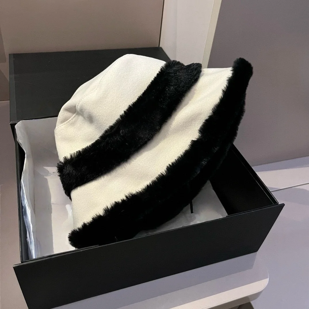 High Quality Furry-Trimmed Bucket Hat Sophisticated Sun Hat Couples Memorable Festival Gift Trendy Similar Headwear Bucket Hat 
High Quality Furry-Trimmed Bucket Hat Sophisticated Sun Hat Couples Memorable Festival Gift Trendy Similar Headwear Bucket Hat