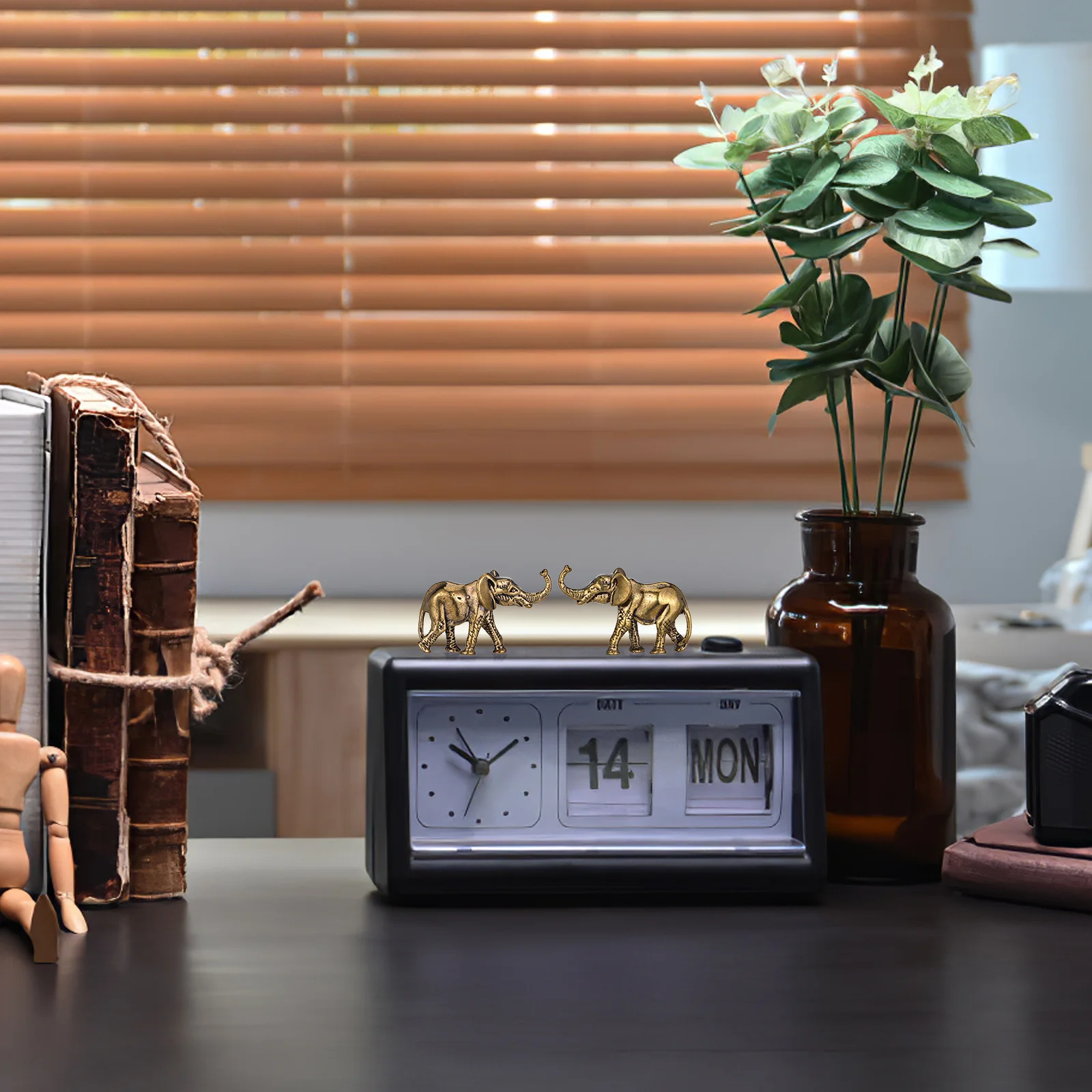 2Pcs Small Elephant Brass Desktop Ornament Vintage Animal Decoration Creative Tabletop Decor Exquisite Office Home Accessory
2Pcs Small Elephant Brass Desktop Ornament Vintage Animal Decoration Creative Tabletop Decor Exquisite Office Home Accessory