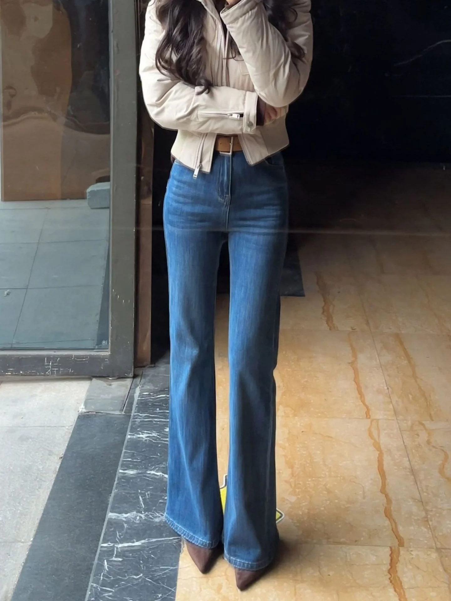 Blue Fleece Lined High Waist Bell Bottom Jeans Women's Style Retro Wide Leg Pants Autumn Winter New Small Size Slimming Flare...
Blue Fleece Lined High Waist Bell Bottom Jeans Women's Style Retro Wide Leg Pants Autumn Winter New Small Size Slimming Flare...