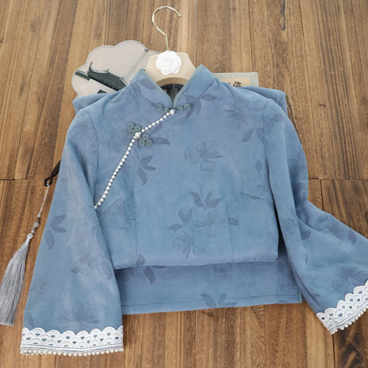 Современный новый китайский стиль, женское платье Cheongsam с перевернутым большим рукавом, весна 2025, новое повседневное платье с талией, вечерние длинные платья 
Современный новый китайский стиль, женское платье Cheongsam с перевернутым большим рукавом, весна 2025, новое повседневное платье с талией, вечерние длинные платья