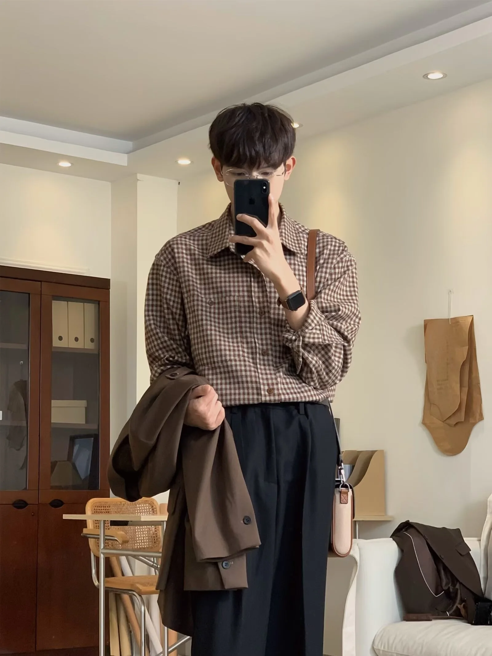 2025 Spring Summer Plaid Long Sve Men's irt Simple Versatile Korean Sle Retro Cheered Loose Fit Casual irt
2025 Spring Summer Plaid Long Sve Men's irt Simple Versatile Korean Sle Retro Cheered Loose Fit Casual irt
