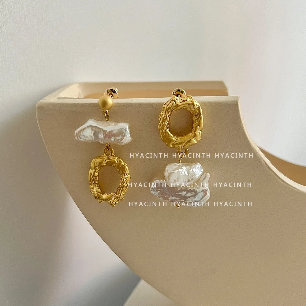 High Quality Fashion AB Wearable Natural Freshwater Pearl Earrings Irregular Retro Design Silver Needle Womens Dangle Earrings
High Quality Fashion AB Wearable Natural Freshwater Pearl Earrings Irregular Retro Design Silver Needle Womens Dangle Earrings