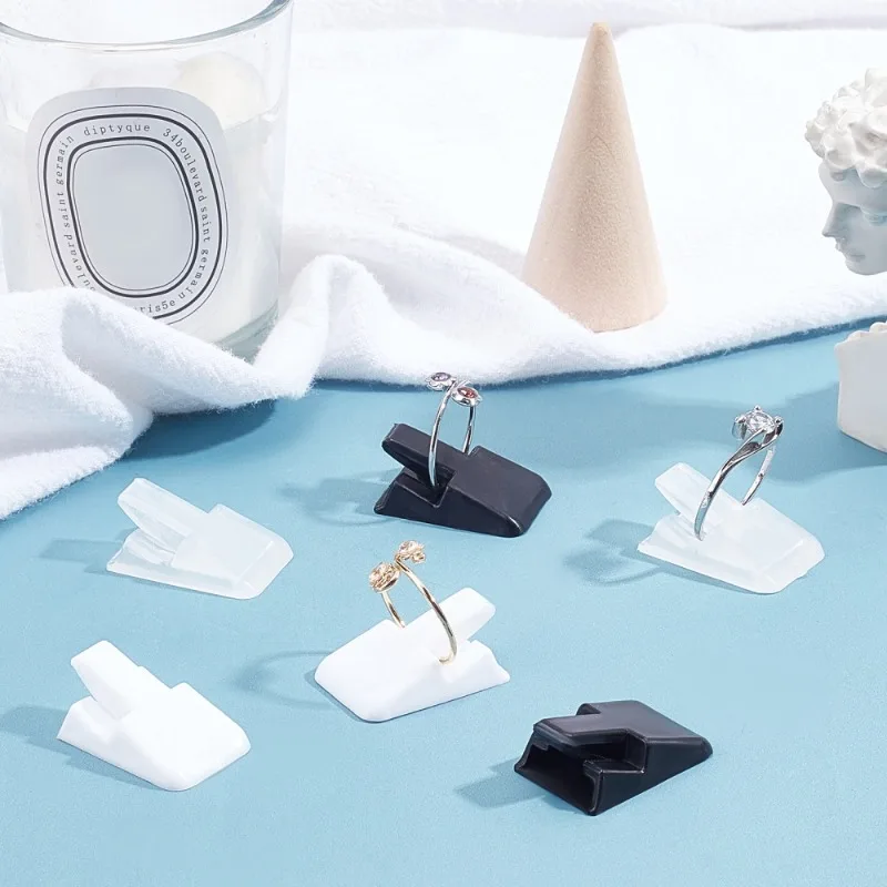 Finger Ring Display Holder Stand Single Support for Engagement Wedding Rings Jewelry Store Bedroom Practical Convenient Supplies
Finger Ring Display Holder Stand Single Support for Engagement Wedding Rings Jewelry Store Bedroom Practical Convenient Supplies