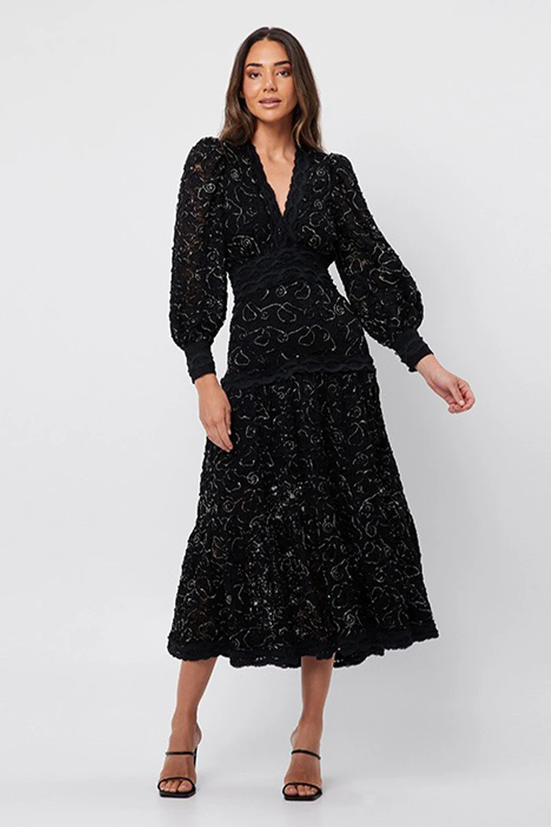 2023 new French minority temperament A-word waist hollow lace disk flower V-neck long-sleeved dress
2023 new French minority temperament A-word waist hollow lace disk flower V-neck long-sleeved dress